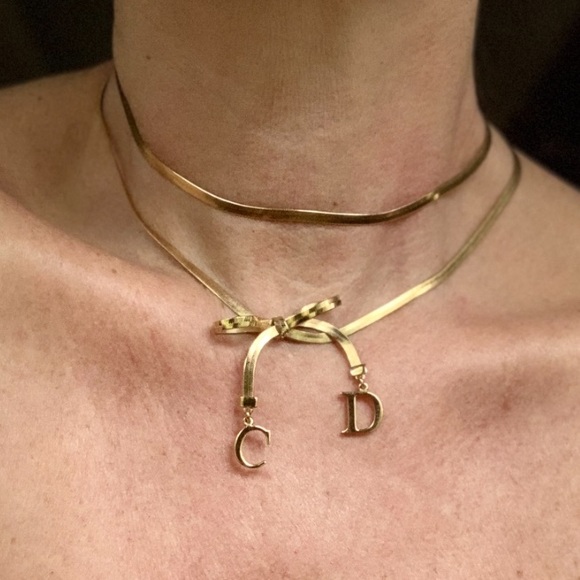 Christian Dior Ribbon Bow CD
Choker Necklace - Picture 6 of 6
